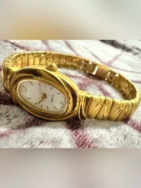 Vintage Quartz Japan Movt Golden Wrist Adjustable Clasp   Bracelet